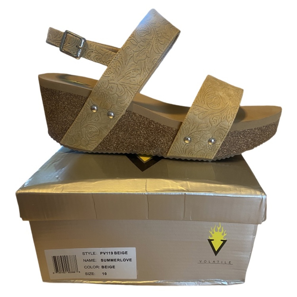 NIB Volatile Beige Summerlove Women's Sandals Size 10
